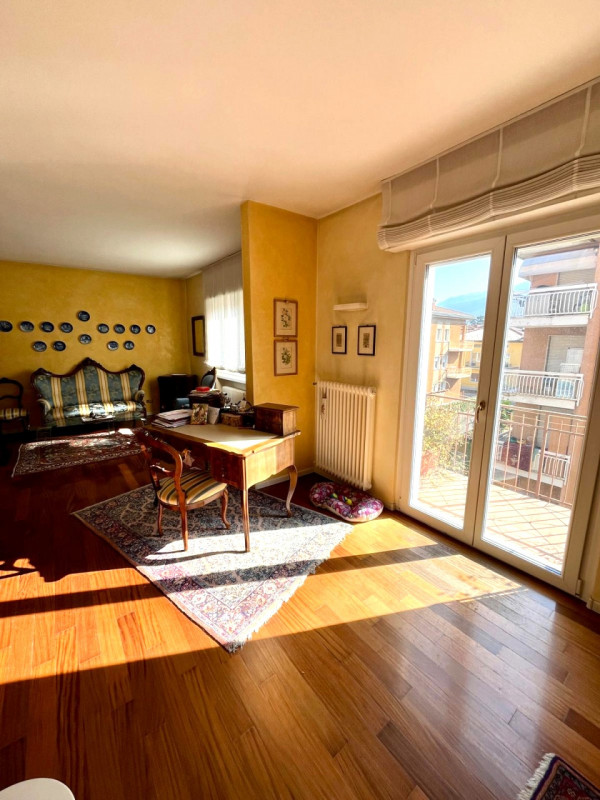 Insert alt text here