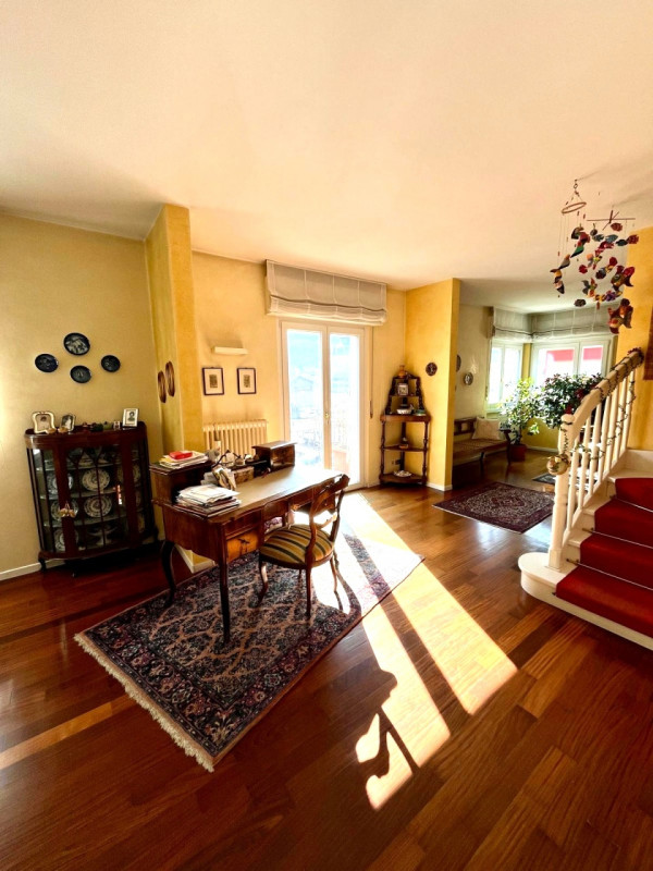 Insert alt text here