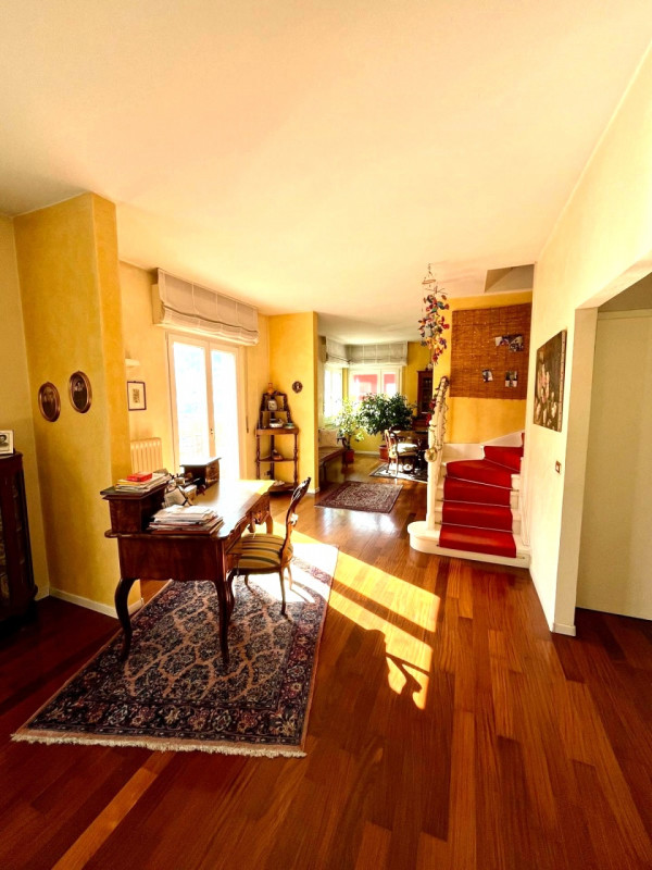 Insert alt text here