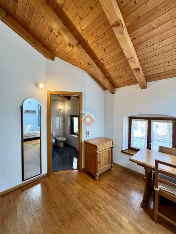 Insert alt text here