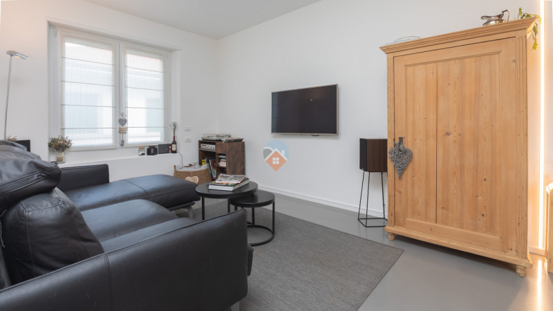 Insert alt text here