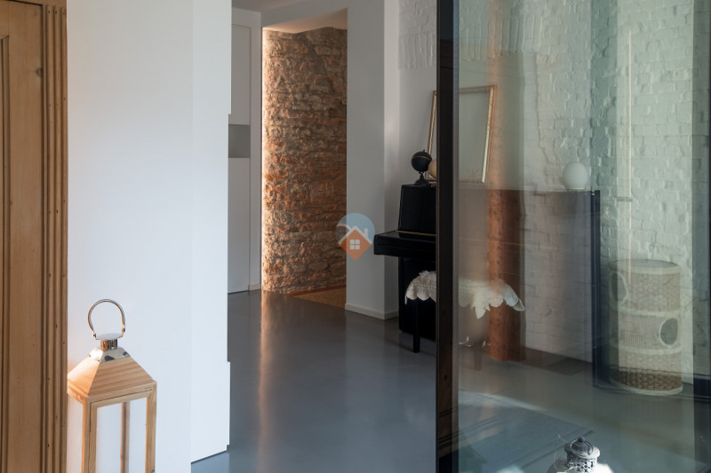 Insert alt text here