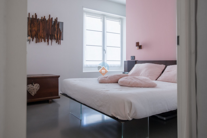 Insert alt text here