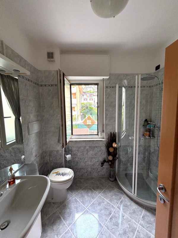 Insert alt text here