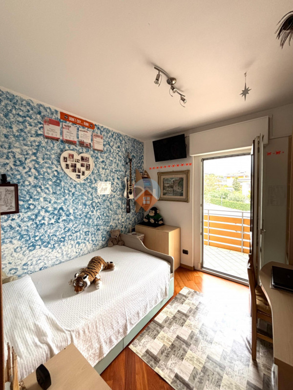 Insert alt text here