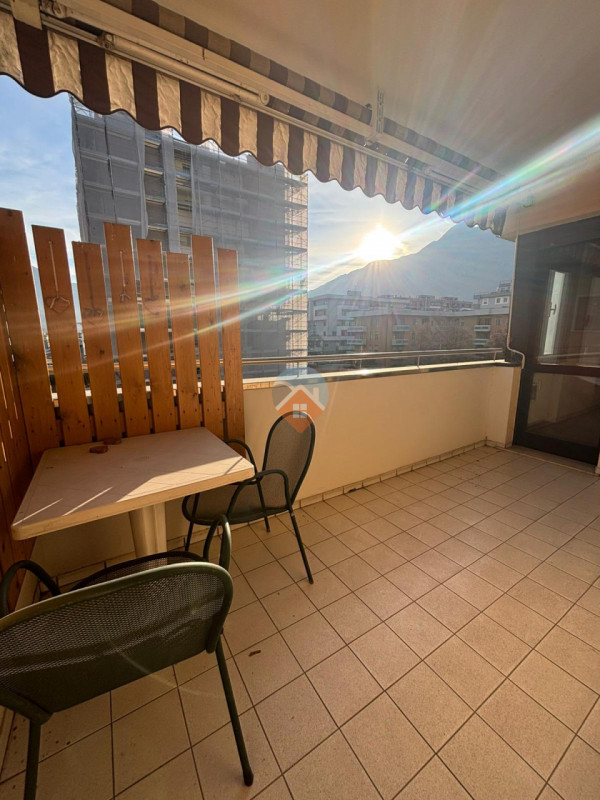 Insert alt text here