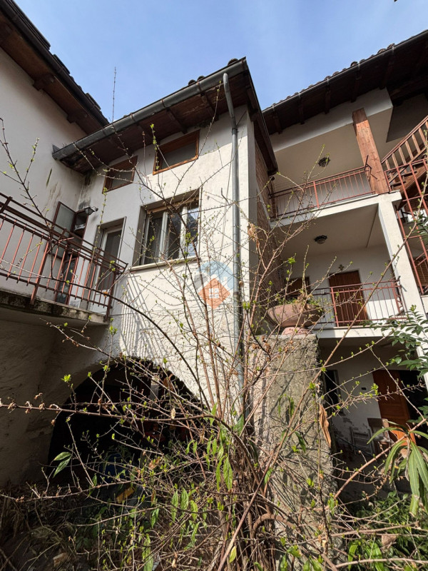 Insert alt text here