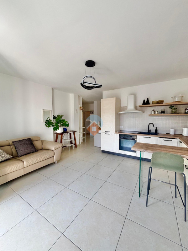 Insert alt text here